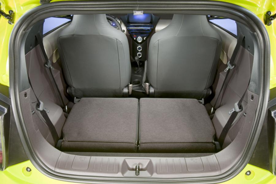 Багажник Scion iQ Concept 2009 года  (фото 13 из 91)